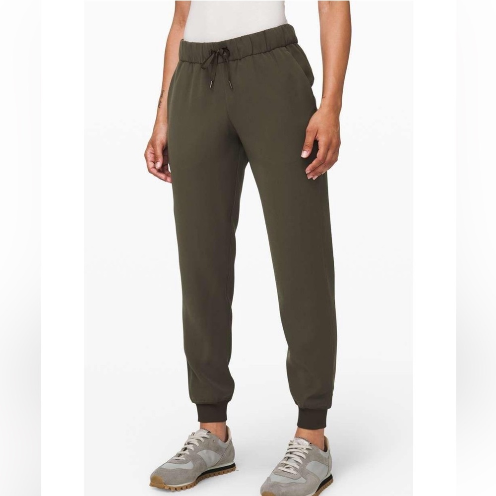 Lululemon on the fly jogger